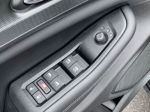 Used 2024 Jeep Grand Cherokee L Altitude image 12