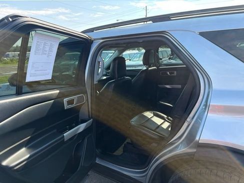 Used 2024 Ford Explorer XLT w/ Equipment Group 202A AWD/4WD image 44