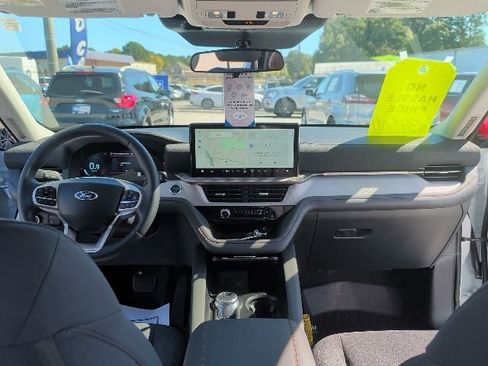 Used 2025 Ford Explorer Active image 13