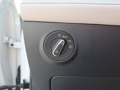 Certified 2025 Volkswagen Taos S AWD/4WD image 25