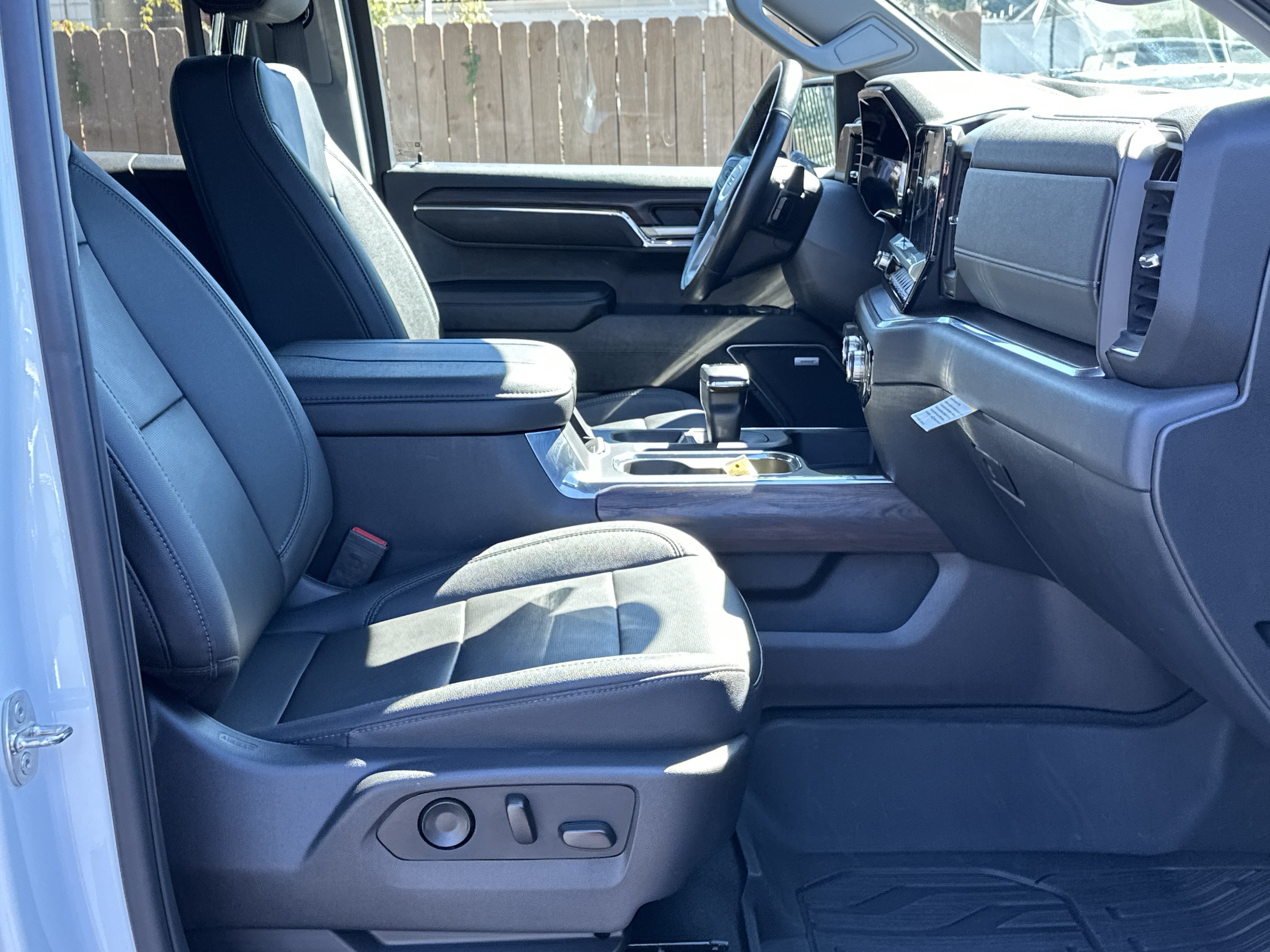 Used 2023 GMC Sierra 1500 SLT w/ SLT Premium Plus Package AWD/4WD image 12