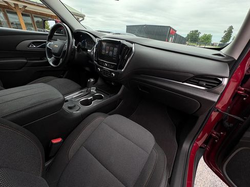 Used 2018 Chevrolet Traverse LT AWD/4WD image 42