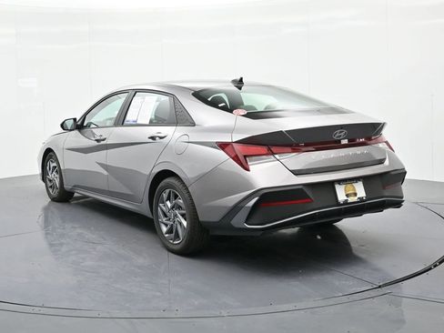 Used 2024 Hyundai Elantra SEL image 8