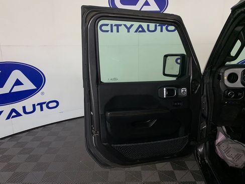 Used 2025 Jeep Wrangler Unlimited Sahara w/ Safety Group AWD/4WD image 13