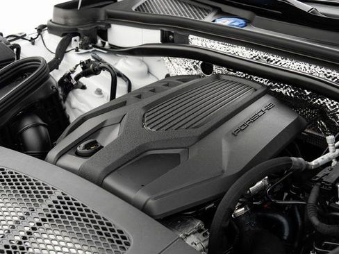 Certified 2025 Porsche Macan image 31