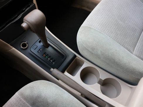 Used 2005 Toyota Corolla S image 34