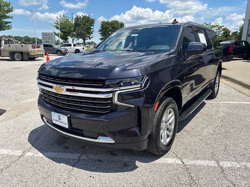 Used 2024 Chevrolet Suburban LT AWD/4WD image 12