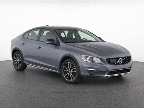 Used 2017 Volvo S60 T5 Cross Country Platinum AWD/4WD image 2