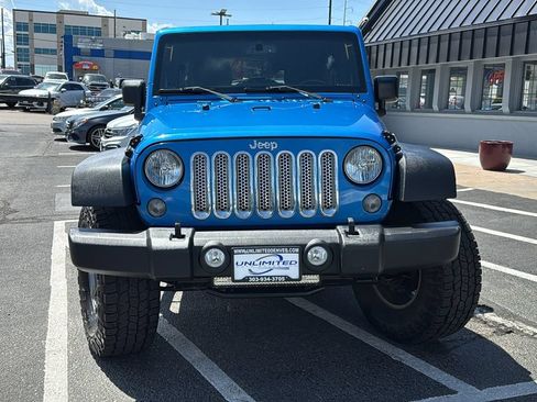 Used 2015 Jeep Wrangler Unlimited Rubicon AWD/4WD image 8