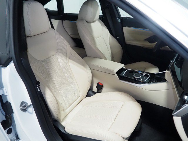 Used 2023 BMW i4 eDrive40 RWD image 2