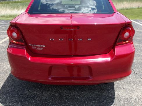 Used 2013 Dodge Avenger SE image 31