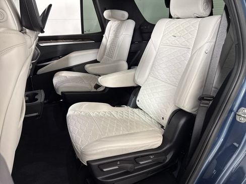 Used 2025 Cadillac Escalade Sport Platinum w/ LPO, Floor Liner Package AWD/4WD image 18