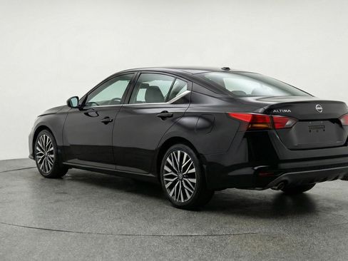 Used 2025 Nissan Altima 2.5 SV image 6