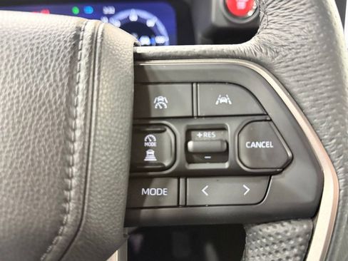 Used 2025 Toyota Tacoma TRD Off-Road image 28