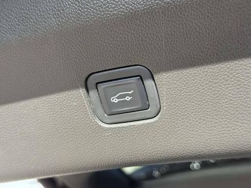 Used 2023 Buick Enclave Avenir w/ Avenir Technology Package AWD/4WD image 12