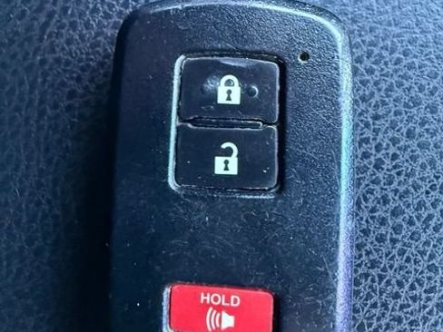 Used 2016 Toyota Tacoma TRD Off-Road AWD/4WD image 25