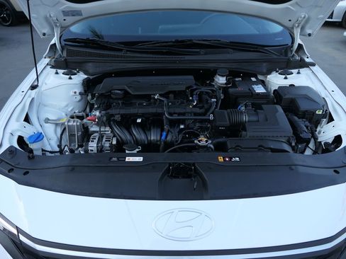 Used 2024 Hyundai Elantra SEL image 29