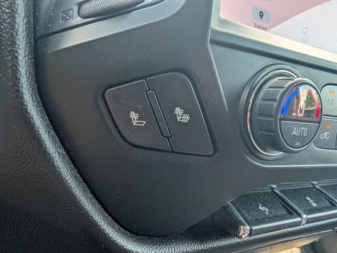 Used 2018 Chevrolet Silverado 1500 LT w/ LPO, Chrome Package RWD image 11