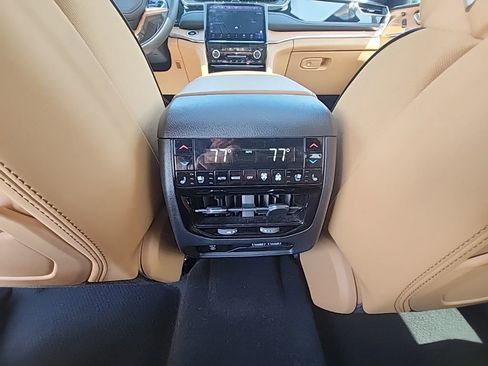 Used 2025 Jeep Grand Cherokee L Summit AWD/4WD image 5