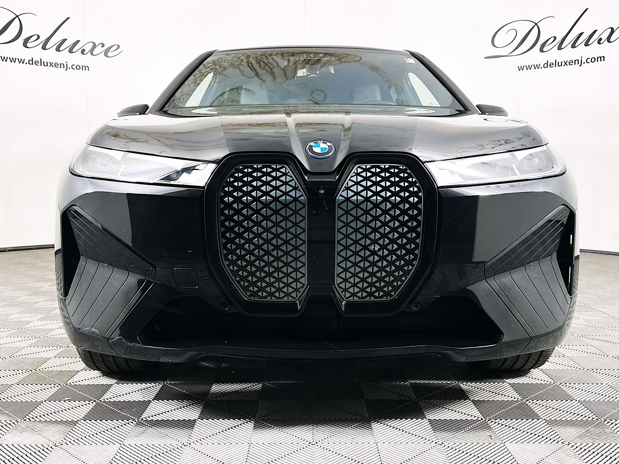 Used 2024 BMW iX xDrive50 w/ Premium Package AWD/4WD image 2
