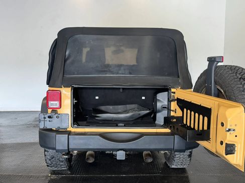 Used 2013 Jeep Wrangler Rubicon w/ PWR Convenience Group AWD/4WD image 24
