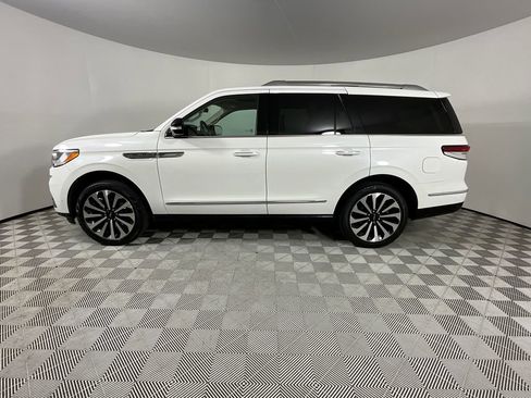 Used 2022 Lincoln Navigator Reserve image 2