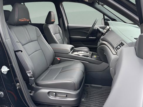 Certified 2024 Honda Passport TrailSport image 23