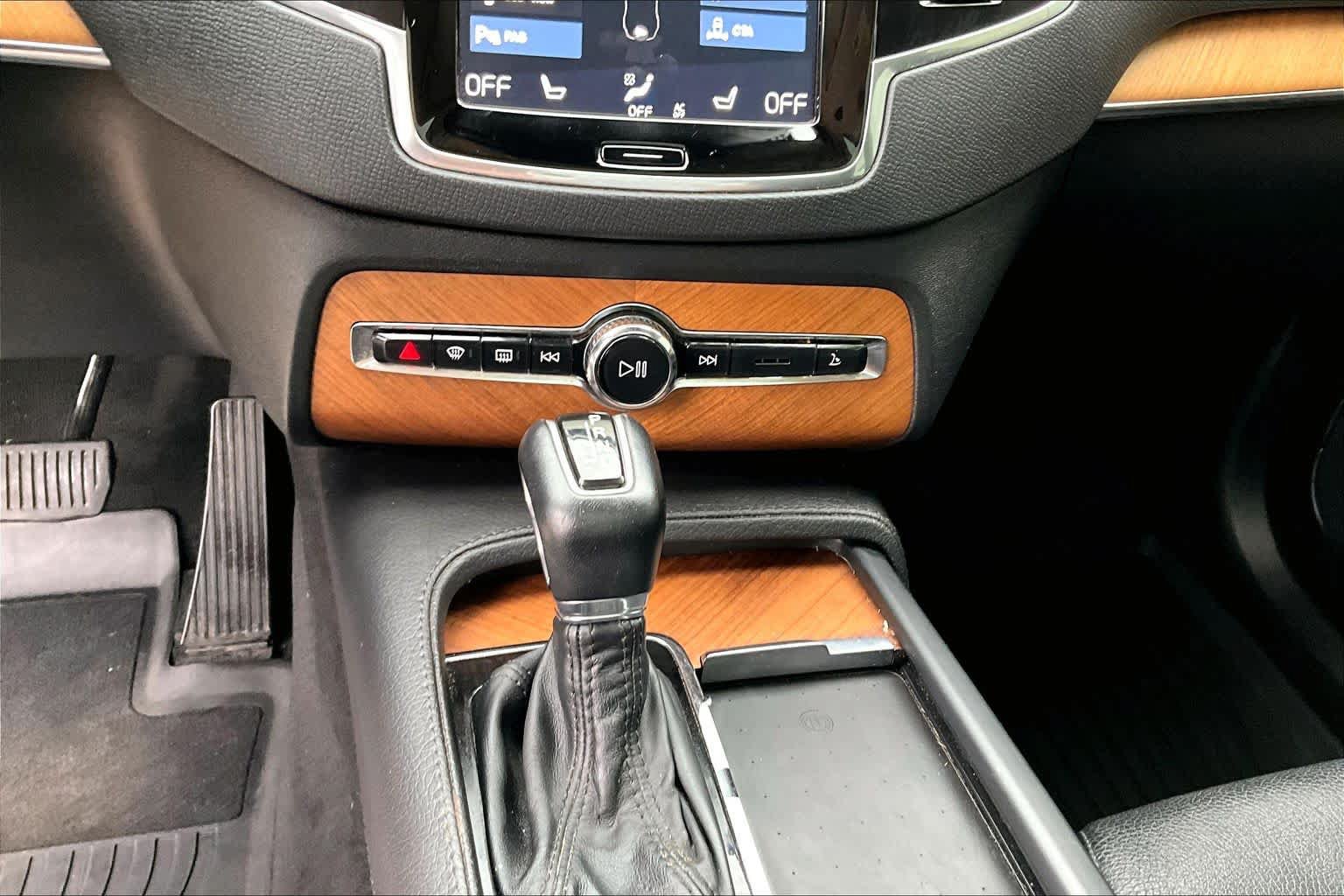 Used 2022 Volvo XC90 T6 Momentum w/ Advanced Package AWD/4WD image 17
