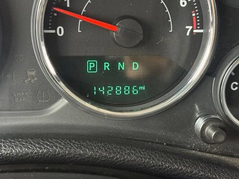 Used 2016 Jeep Wrangler Unlimited Sahara w/ Connectivity Group AWD/4WD image 4