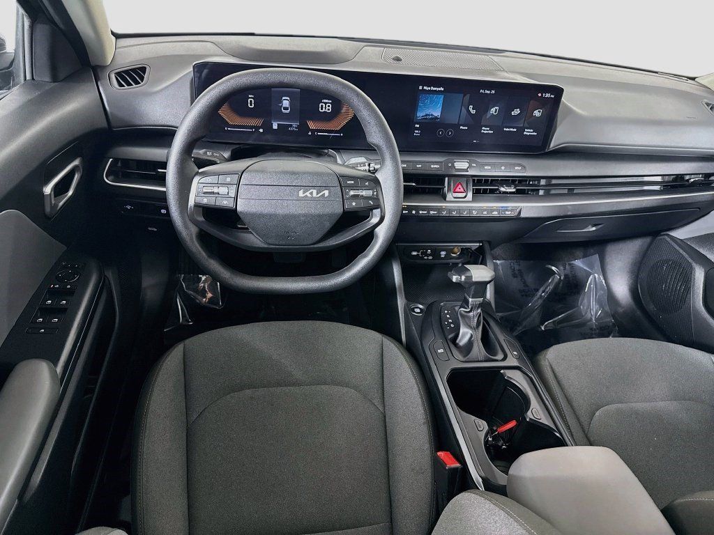 Used 2025 Kia K4 FWD image 16