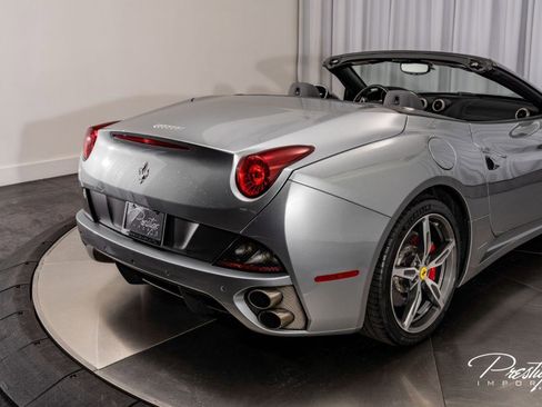 Used 2014 Ferrari California image 25
