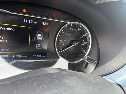 Used 2025 Nissan Versa SV image 10