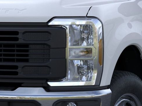 New 2026 Ford F250 XL w/ XL Chrome Package image 18