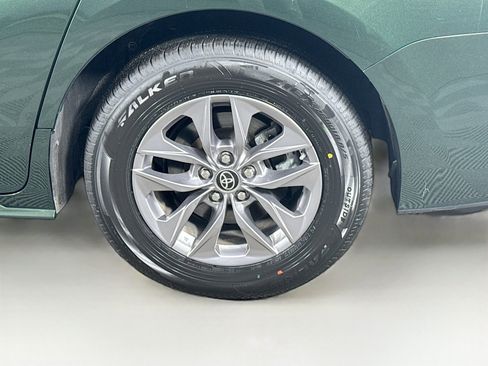 Certified 2024 Toyota Sienna XLE image 9