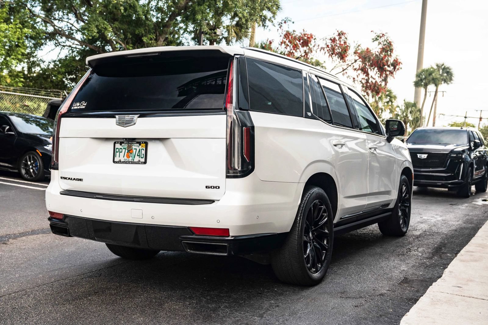 Used 2021 Cadillac Escalade Sport Platinum w/ LPO, ONYX Package AWD/4WD image 11
