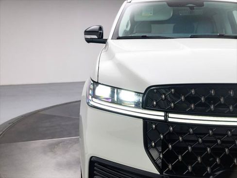 New 2026 Lincoln Navigator L Black Label AWD/4WD image 8