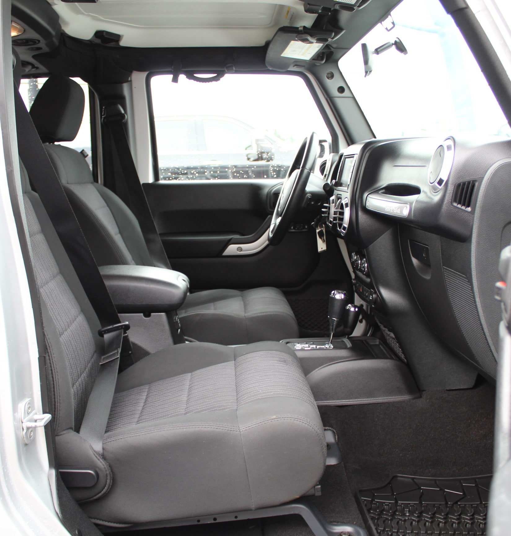 Used 2012 Jeep Wrangler Unlimited Sahara w/ Connectivity Group AWD/4WD image 22
