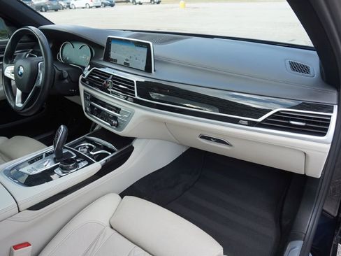 Used 2019 BMW 750i w/ Executive Package image 33