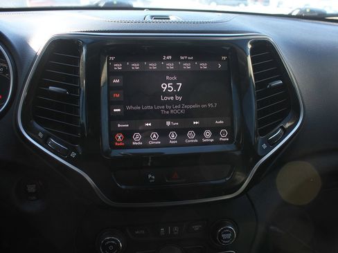 Used 2019 Jeep Cherokee Limited w/ Luxury Group image 18