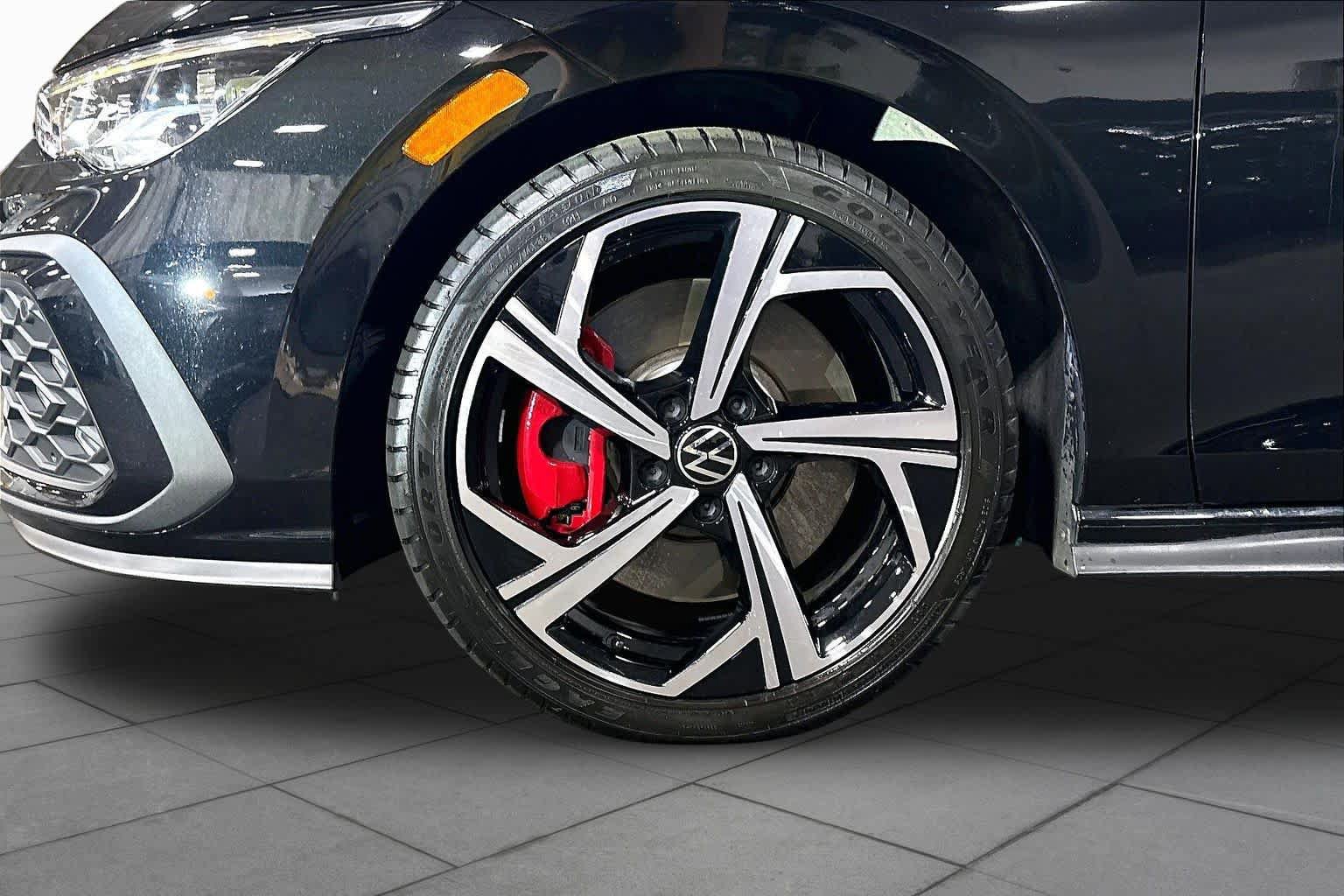 Used 2024 Volkswagen GTI SE FWD image 10