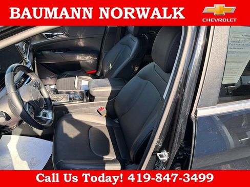 Used 2025 Kia Sportage EX FWD image 14