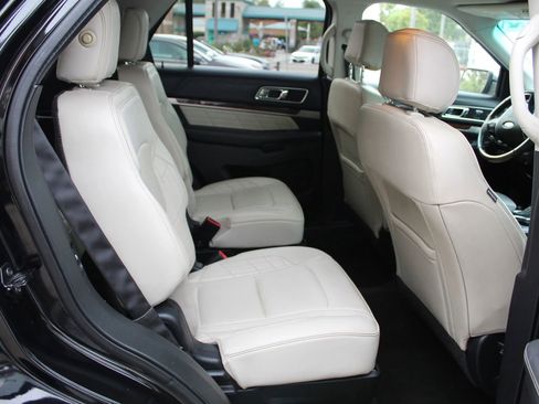 Used 2016 Ford Explorer Platinum image 11