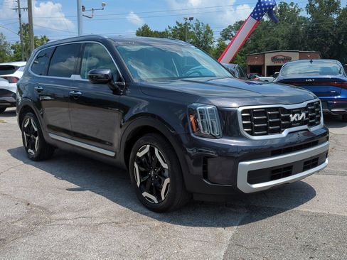 Certified 2025 Kia Telluride S FWD image 3