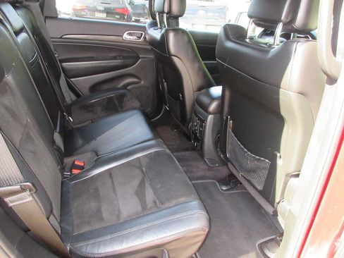 Used 2018 Jeep Grand Cherokee Laredo AWD/4WD image 18