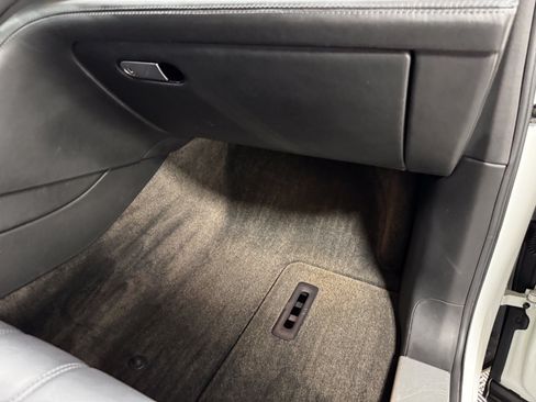 Used 2018 Bentley Bentayga AWD/4WD image 30