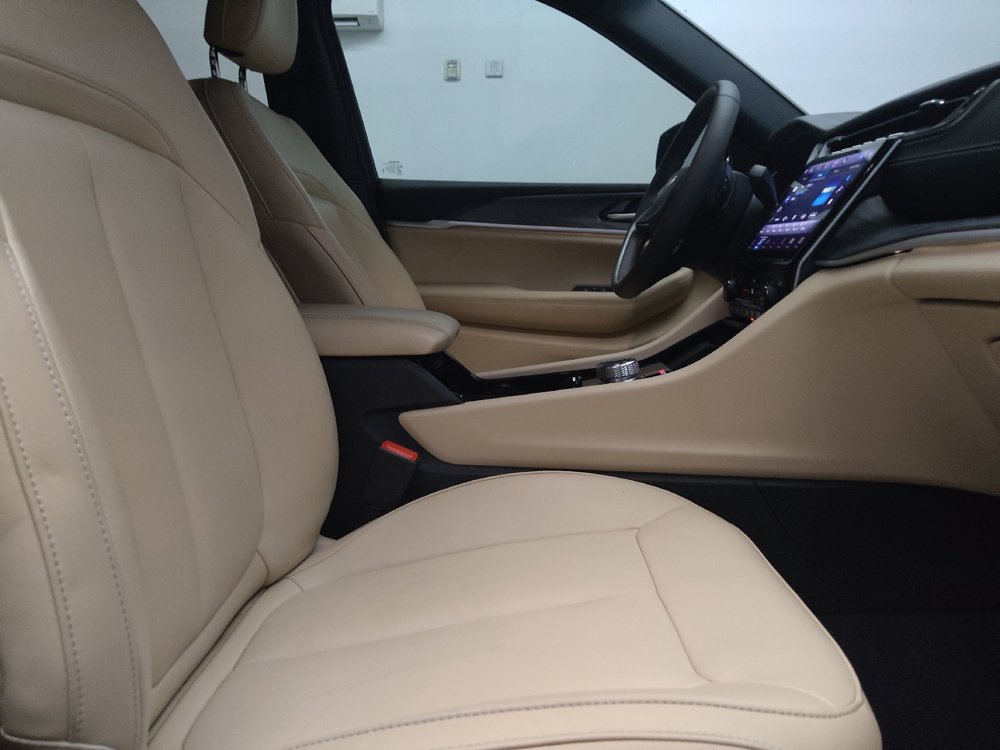 Used 2023 Jeep Grand Cherokee L Limited RWD image 21