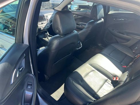 Used 2017 Chevrolet Malibu LT w/ Leather Package FWD image 13