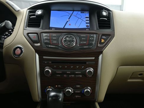 Used 2017 Nissan Pathfinder Platinum w/ Cargo Package image 16