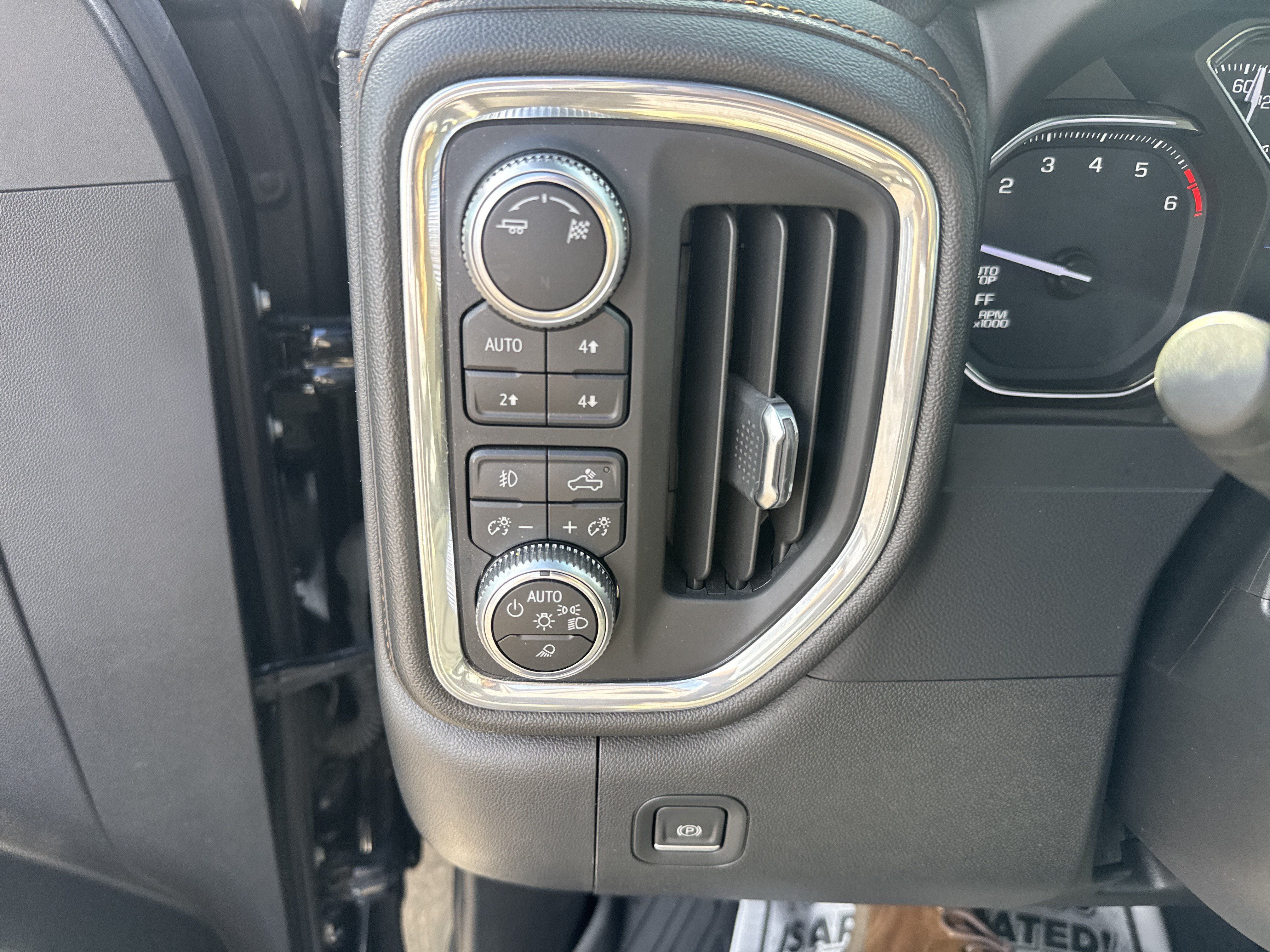 Used 2019 GMC Sierra 1500 AT4 w/ AT4 Premium Package AWD/4WD image 30