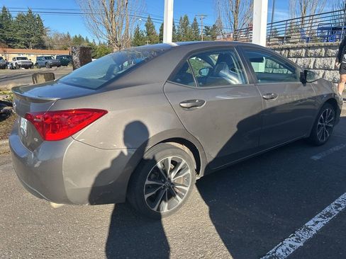 Used 2017 Toyota Corolla SE image 4